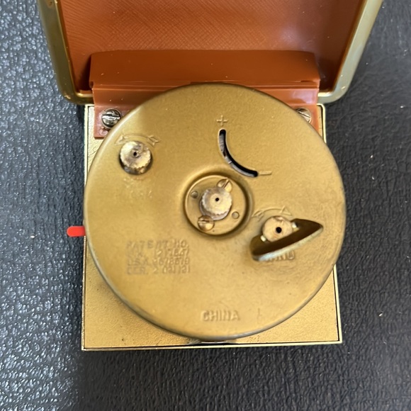 Equity Travel Clock - Picture 10 of 15